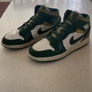 Nike Air Jordan 1 Mid 554725-372 Sneakers - Green and White Size 4.5 Y